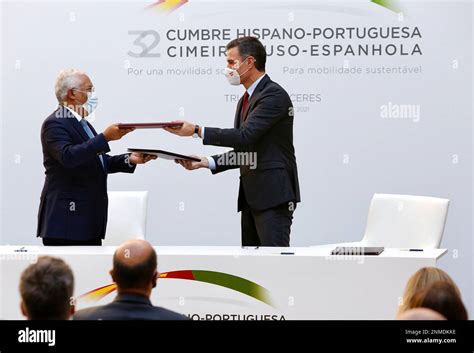 Portugal and Spain sign bilateral cooperation agreements.
